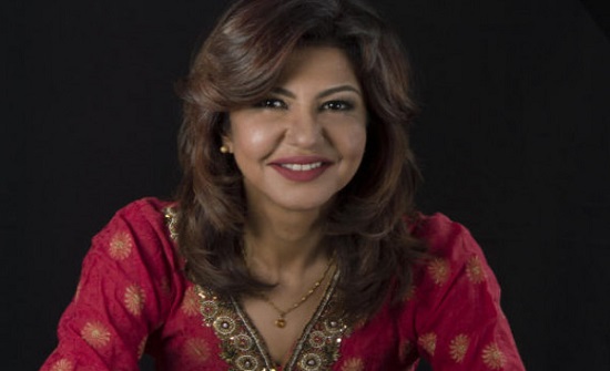 طبيبة مصرية تشفي مرضاها بالاحتضان والعناق