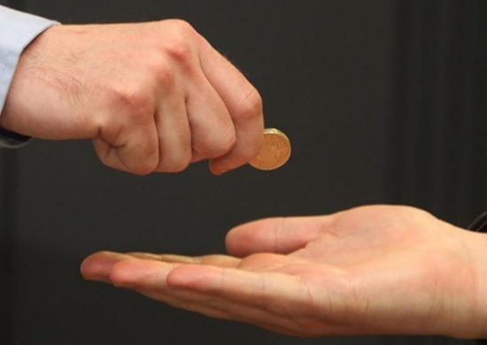ضبط متسول "سبعيني" بحوزته 15 ألف دينار في الزرقاء ضبط متسول "سبعيني" بحوزته 15 ألف دينار في الزرقاء