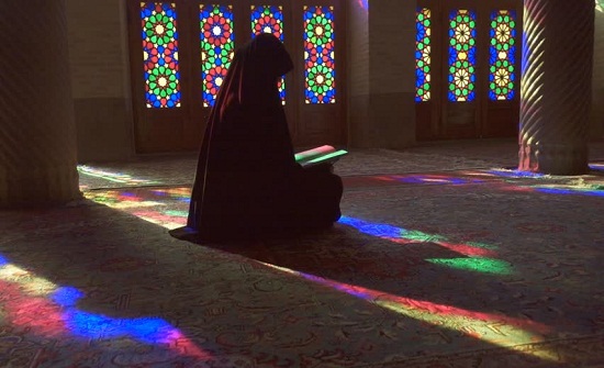 رفضت ممارسة الرذيلة معه… فاعتدى عليها وهي تصلي! رفضت ممارسة الرذيلة معه… فاعتدى عليها وهي تصلي!