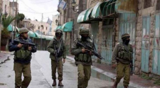 الاحتلال يعتقل 18 فلسطينيا