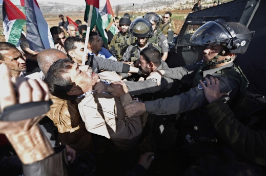 نيتياهو يطالب الفلسطينيين بضبط النفس ويتعهد باجراء تحقيق نيتياهو يطالب الفلسطينيين بضبط النفس ويتعهد باجراء تحقيق