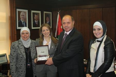 جامعة الشرق الأوسط تدعم مؤسسة ومركز الحسين للسرطان جامعة الشرق الأوسط تدعم مؤسسة ومركز الحسين للسرطان