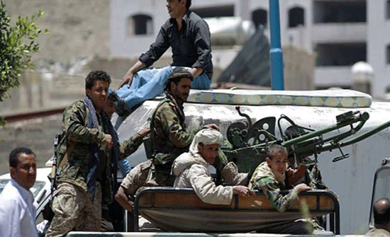 الحوثيون يختطفون ضابطا متقاعدا انتقد زعيمهم بجرأة