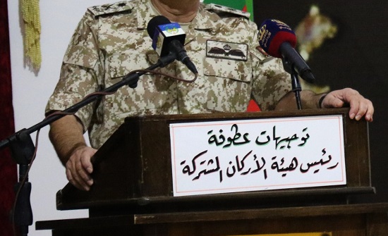 رئيس هيئة الأركان المشتركة يلتقي عدداً من القادة العسكريين