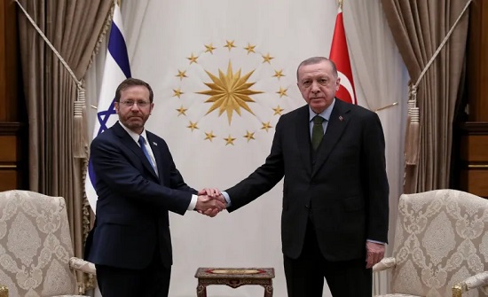 بعد لقائه هرتسوغ .. أردوغان يتحدث عن العلاقات مع إسرائيل وحساسية الشأن الفلسطيني لتركيا بعد لقائه هرتسوغ .. أردوغان يتحدث عن العلاقات مع إسرائيل وحساسية الشأن الفلسطيني لتركيا
