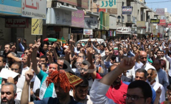 إربد: مسيرة تدعم مطالب المعلمين المضربين إربد: مسيرة تدعم مطالب المعلمين المضربين