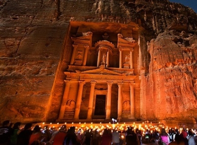 وزير خارجية الفاتيكان يزور مدينة البترا وزير خارجية الفاتيكان يزور مدينة البترا