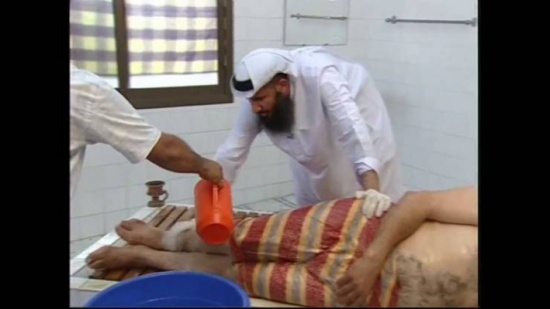 رجل مصري يعود للحياة أثناء تغسيله وتكفينه .. والسبب مفاجئ! رجل مصري يعود للحياة أثناء تغسيله وتكفينه .. والسبب مفاجئ!