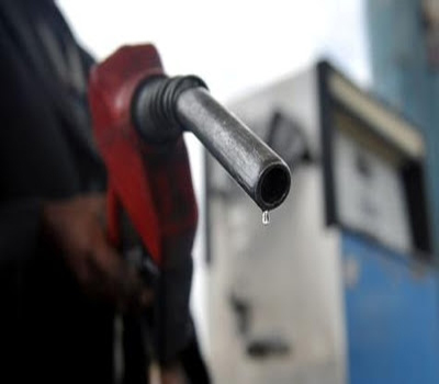 محطة بترول تملأ خزانات السيارات بالماء !