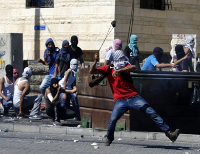 نتنياهو يصف واقعة اختطاف وقتل فتى فلسطيني في القدس بـ”القتل الشنيع″ وعباس يطالبه بالادانة نتنياهو يصف واقعة اختطاف وقتل فتى فلسطيني في القدس بـ”القتل الشنيع″ وعباس يطالبه بالادانة