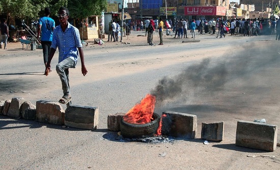 رفضاً لاتفاق حمدوك البرهان.. تظاهرات في السودان اليوم