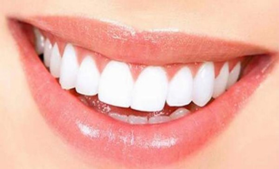لأسنان صحية مثالية أكثري من تناول هذه المأكولات
