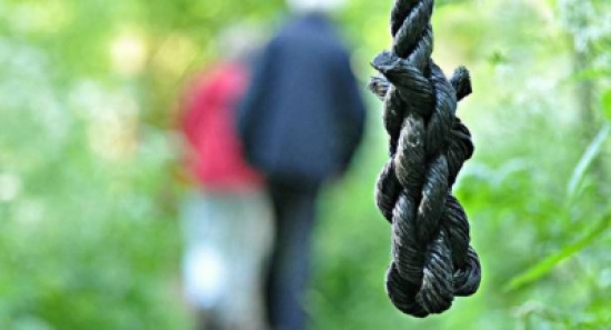 فيديو صادم.. فتاة تضع حدًا لحياتها بطريقة مريعة