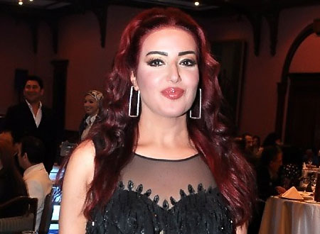 سمية الخشاب تطير إلى ألمانيا خوفًا على وزنها سمية الخشاب تطير إلى ألمانيا خوفًا على وزنها