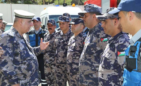 البزايعة يتفقد سير العمل بمديريتي دفاع مدني البلقاء وغرب عمان