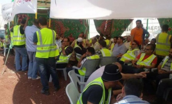 بالصور .. موظفو ميناء حاويات العقبة يضربون عن العمل بالصور .. موظفو ميناء حاويات العقبة يضربون عن العمل
