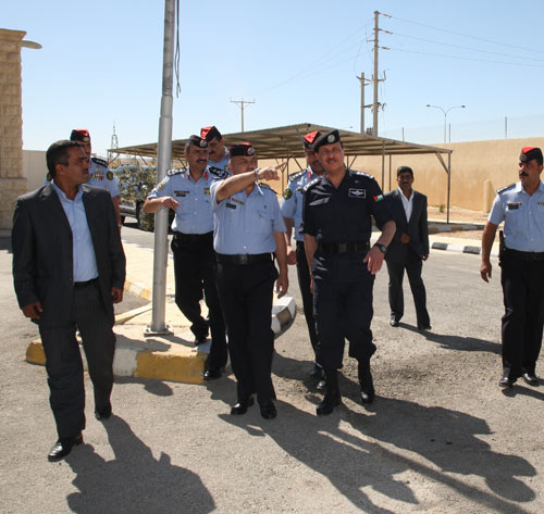 رئيس الأمن العام يتفقد عدة مراكز أمنية رئيس الأمن العام يتفقد عدة مراكز أمنية