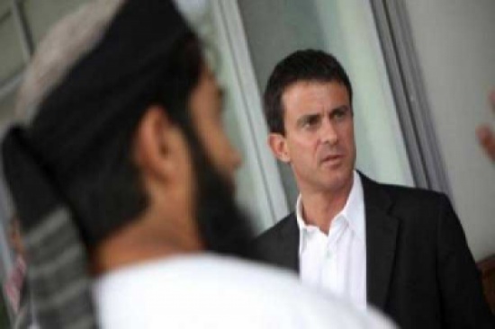 فرنسا تطرد عددًا من الدعاة والأئمة المسلمين