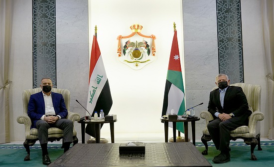 الملك يستقبل رئيس الوزراء العراقي الملك يستقبل رئيس الوزراء العراقي