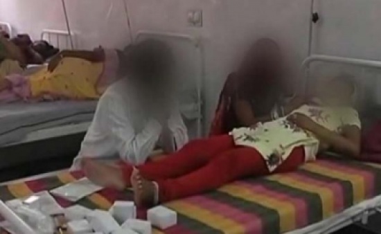 «شاهد» 8 مدرّسين يغتصبون تلميذتهم وعندما حملت منهم قاموا بإعطائها أدوية للإجهاض! «شاهد» 8 مدرّسين يغتصبون تلميذتهم وعندما حملت منهم قاموا بإعطائها أدوية للإجهاض!