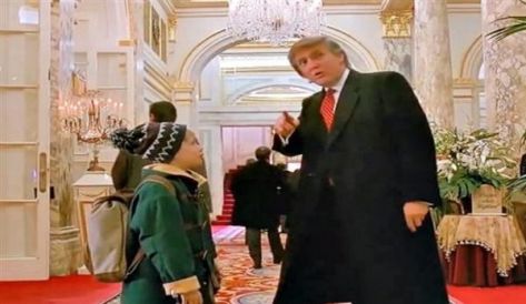 شاهد.. هل تصدق أن ترامب كان ممثلًا في فيلم كوميدي شهير؟