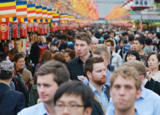 اليابان تخفف متطلبات الحصول على تأشيرة دخول لجذب مزيد من السياح الأجانب