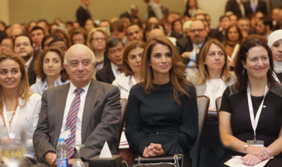 الملكة تحضر احدى جلسات مؤتمر بناء التمويل الاصغر الخاص بالمرأة الملكة تحضر احدى جلسات مؤتمر بناء التمويل الاصغر الخاص بالمرأة