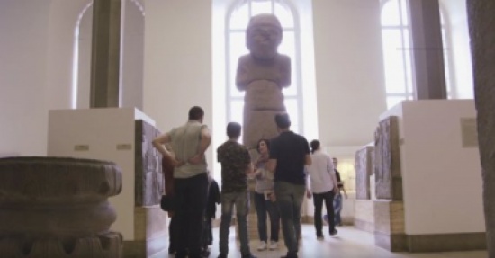 سبقتهم آثار بلدانهم إلى اللجوء وكانت سبباً في حصولهم على عمل سبقتهم آثار بلدانهم إلى اللجوء وكانت سبباً في حصولهم على عمل