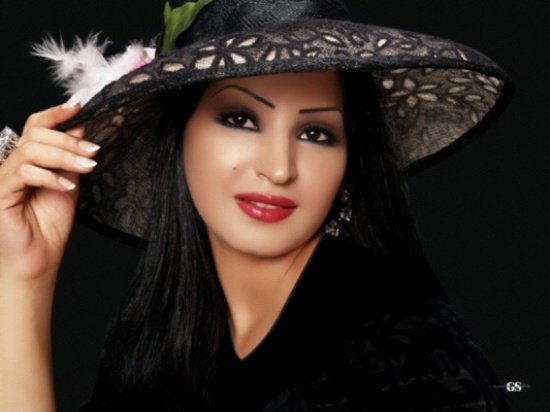 مجنون "ريم " يعرض 500 ألف جائزة لمن يقنعها بالزواج منه " صورة " مجنون "ريم " يعرض 500 ألف جائزة لمن يقنعها بالزواج منه " صورة "