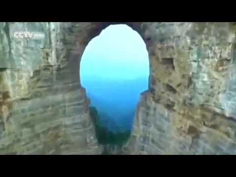 أخطر طريق في العالم شقه 13 رجلاً - فيديو