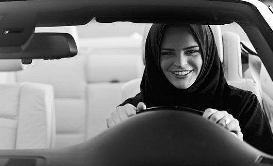 كيف تؤثر قيادة المرأة على صناعة السيارات؟