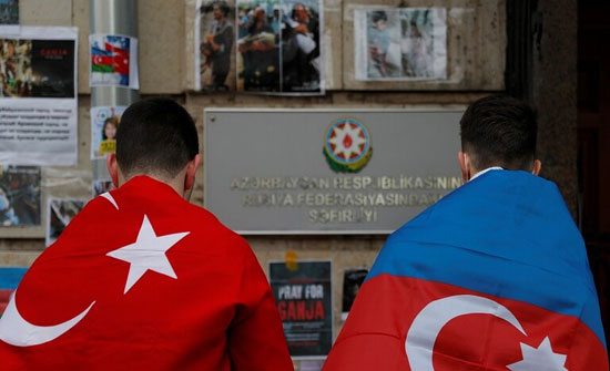 بدء السفر بالبطاقة الشخصية بين تركيا وأذربيجان في أبريل