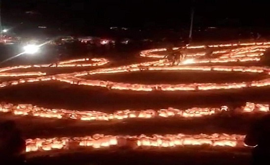 السلط : اضاءة 22 الف شمعة بطول 6 كم في شارع الحمام التراثي السلط : اضاءة 22 الف شمعة بطول 6 كم في شارع الحمام التراثي
