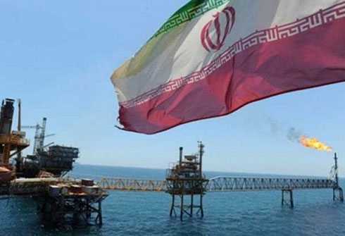 أكبر بنك هندي يوقف مدفوعات النفط مع إيران