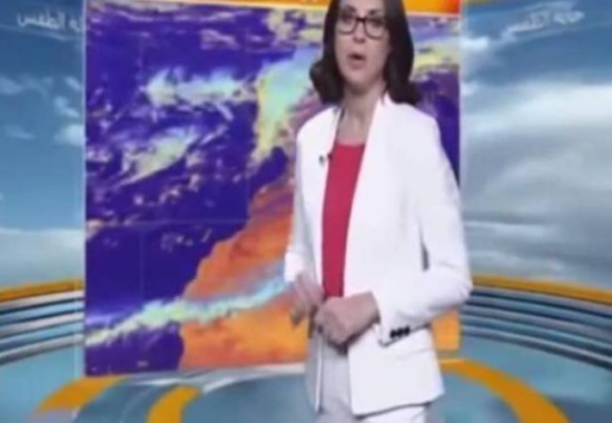 فيديو| موقف محرج لمذيعة يدفعها إلى مغادرة الأستوديو!
