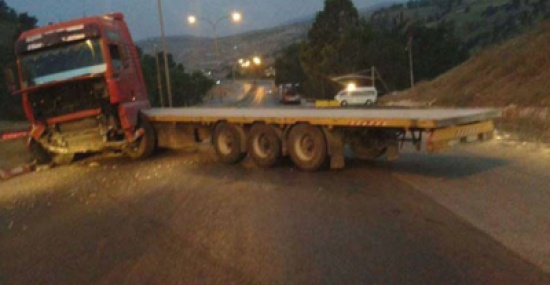 وفاة وإصابة بحادث تدهور شاحنة في العقبة