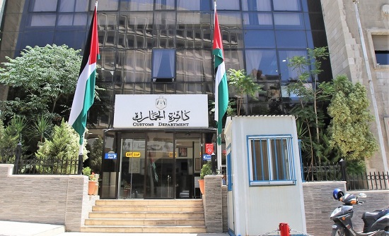 الجمارك تمدد شهرا واحدا للسيارات الاجنبية والمترددين الجمارك تمدد شهرا واحدا للسيارات الاجنبية والمترددين