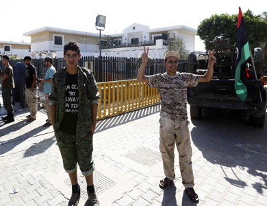 الحكومة الليبية تعلن فقدانها السيطرة على أغلب مقراتها في طرابلس