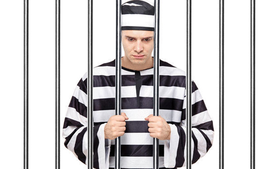 بالصور :افتتاح متجر لتوظيف المجرمين فقط