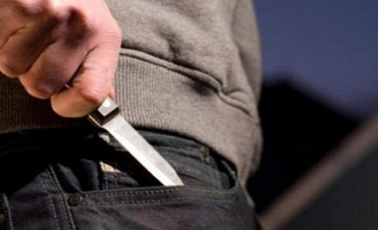 صاحب بسطة يطعن موظفاً في إربد