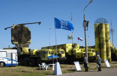 إيران تتسلم الشحنة الأولى من نظام الدفاع الجوي الروسي اس-300