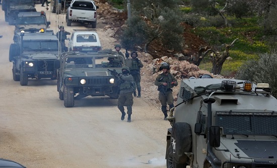 الاحتلال ينفذ اعتقالات بالضفة والقدس.. وتوتر في السجون الاحتلال ينفذ اعتقالات بالضفة والقدس.. وتوتر في السجون