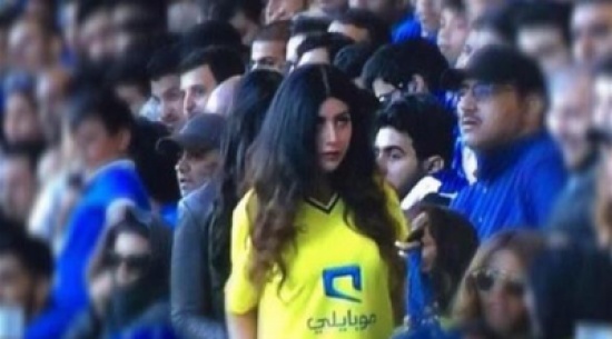 سعودي يطلق زوجته بعدما شاهدها تحضر كأس السوبر في لندن سعودي يطلق زوجته بعدما شاهدها تحضر كأس السوبر في لندن