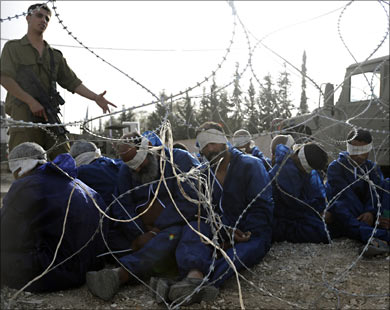 الأسرى الفلسطينيون يخوضون اضرابا عن الطعام احتجاجا على أوضاعهم المأساوية الأسرى الفلسطينيون يخوضون اضرابا عن الطعام احتجاجا على أوضاعهم المأساوية