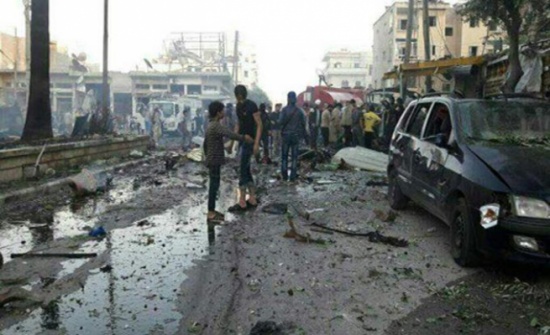 10 قتلى وعشرات الجرحى بانفجار سيارة مفخخة في إدلب (فيديو)