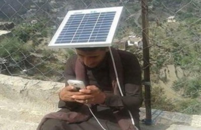 بسبب إدمان “الواتس أب”… يمني يبتكر طريقة لشحن هاتفه بسبب إدمان “الواتس أب”… يمني يبتكر طريقة لشحن هاتفه