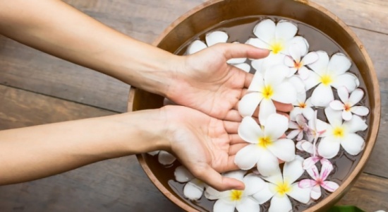 علاجات تُخَلِّص ربات البيوت من مشكلة جفاف وخشونة أياديهن علاجات تُخَلِّص ربات البيوت من مشكلة جفاف وخشونة أياديهن
