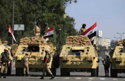 مصر.. مقتل جنديين وإصابة 14 آخرين بانفجار حافلة بسيناء مصر.. مقتل جنديين وإصابة 14 آخرين بانفجار حافلة بسيناء