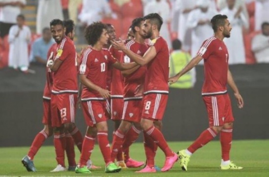 لاعبو الإمارات دخنوا "الأرجيلة" قبل مواجهة فلسطين ! لاعبو الإمارات دخنوا "الأرجيلة" قبل مواجهة فلسطين !