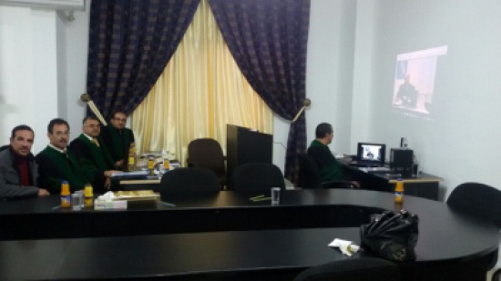 مناقشة رسالة ماجستير لطالب من قسم المحاسبة في جامعة جرش مقيم في السويد عن طريق السكايب